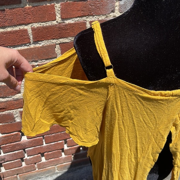 Gimmicks by BKE yellow open should top size small - Picture 6 of 8